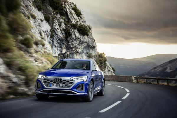 Vollständige Spezifikationen und technische Details 2022 Audi SQ8 e-tron Sportback 114 kWh (503 Hp) quattro