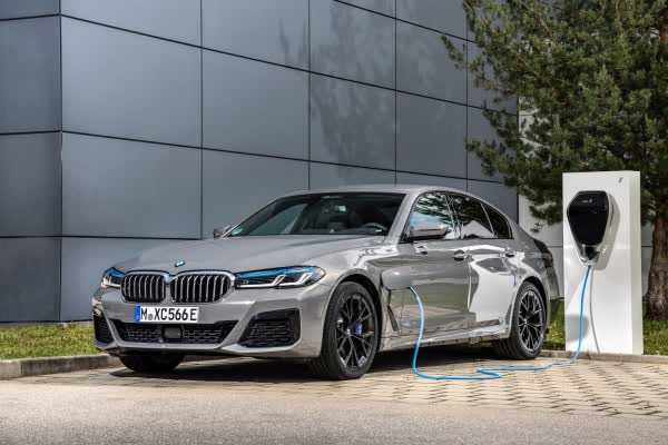 Full specifications and technical details 2020 BMW 5 Series Sedan (G30 LCI, facelift 2020) 530i (252 Hp) Mild Hybrid Steptronic