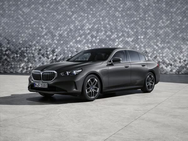 Spécifications complètes et détails techniques 2023 BMW 5 Series Sedan (G60) 530e (299 Hp) Plug-in Hybrid Steptronic