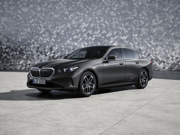 Full specifications and technical details 2023 BMW 5 Series Sedan (G60) 530e (299 Hp) Plug-in Hybrid Steptronic