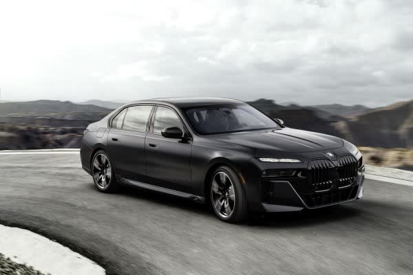 Spécifications complètes et détails techniques 2023 BMW 7 Series (G70) 740i (375 Hp) Mild Hybrid xDrive Steptronic
