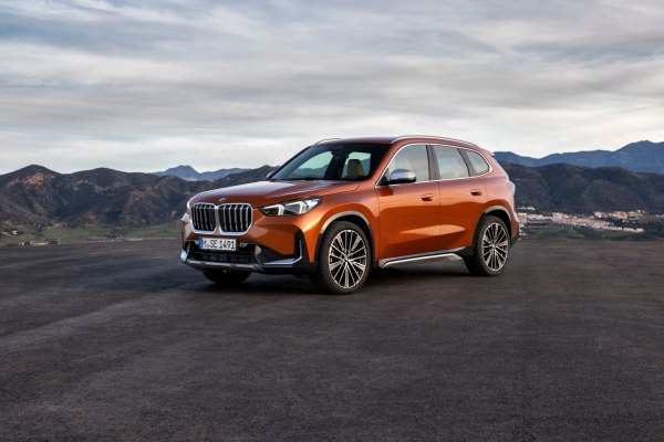 Full specifications and technical details 2022 BMW X1 (U11) 23i (218 Hp) Mild Hybrid xDrive Steptronic