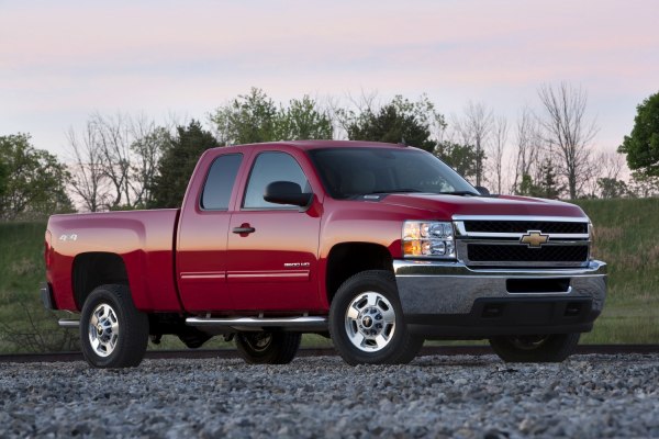 Full specifications and technical details 2011 Chevrolet Silverado 2500 HD II (GMT900, facelift 2011) Extended Cab Standard Box 6.0 V8 (360 Hp) Automatic