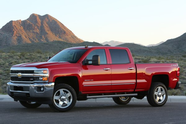 Full specifications and technical details 2015 Chevrolet Silverado 2500 HD III (K2XX) Crew Cab Standard Box 6.0 V8 (301 Hp) Automatic CNG