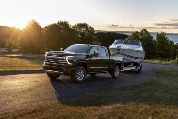 المواصفات والتفاصيل التقنية الكاملة 2023 Chevrolet Silverado 2500 HD IV (T1XX, facelift 2024) Crew Cab Standard Bed 6.6 Duramax TD V8 (470 Hp) Automatic