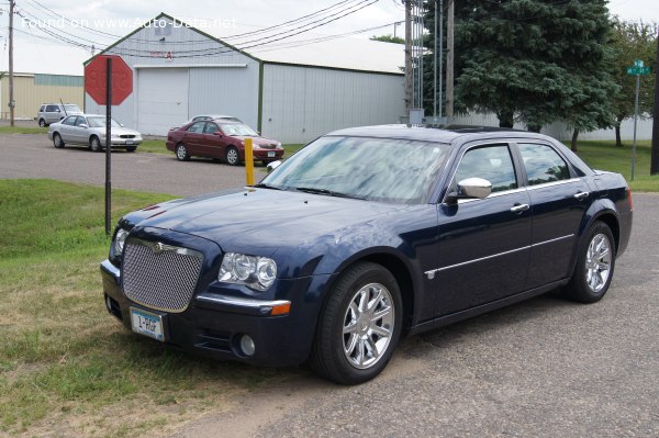 المواصفات والتفاصيل التقنية الكاملة 2005 Chrysler 300 6.1 i V8 16V SRT-8 (425 Hp)