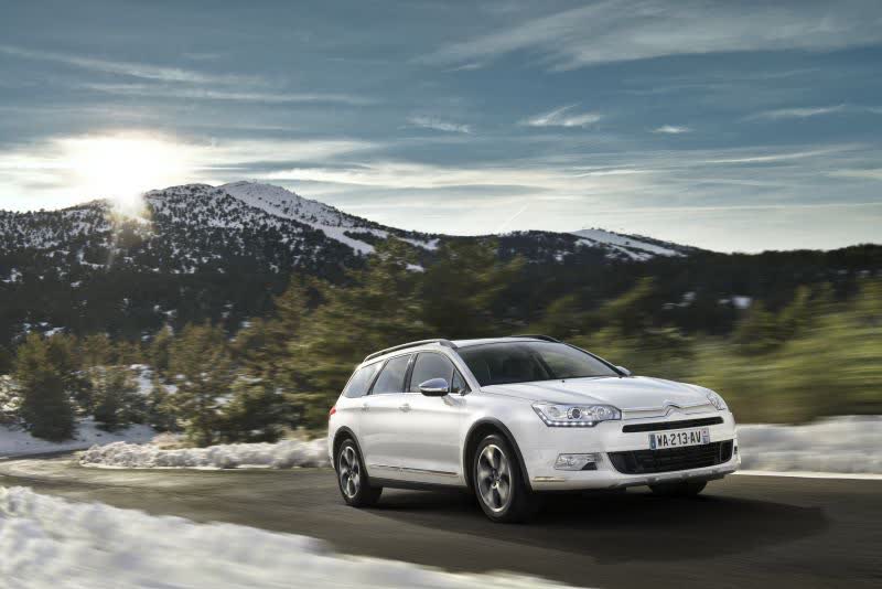 Full specifications and technical details 2015 Citroen C5 Cross tourer 2.0 BlueHDi (180 Hp) S&S Automatic