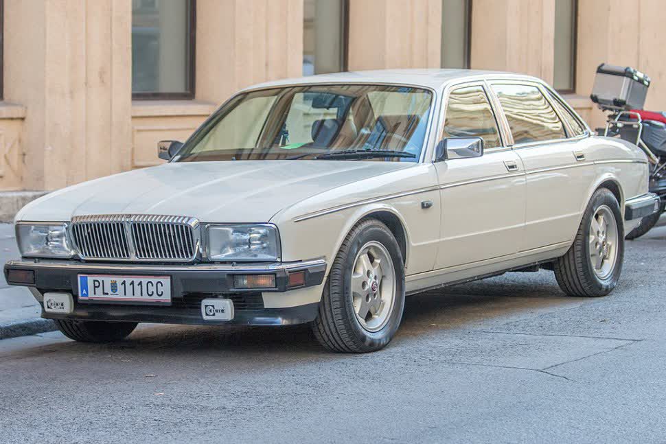 Full specifications and technical details 1993 Daimler Daimler Double Six 6.0 i V12 (318 Hp)