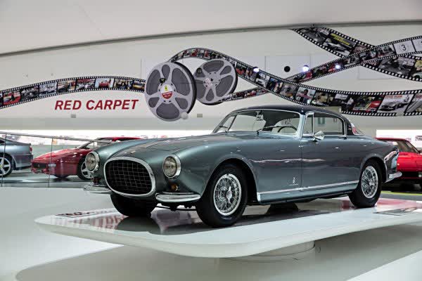 Vollständige Spezifikationen und technische Details 1953 Ferrari 375 America 4.5 V12 (300 Hp)