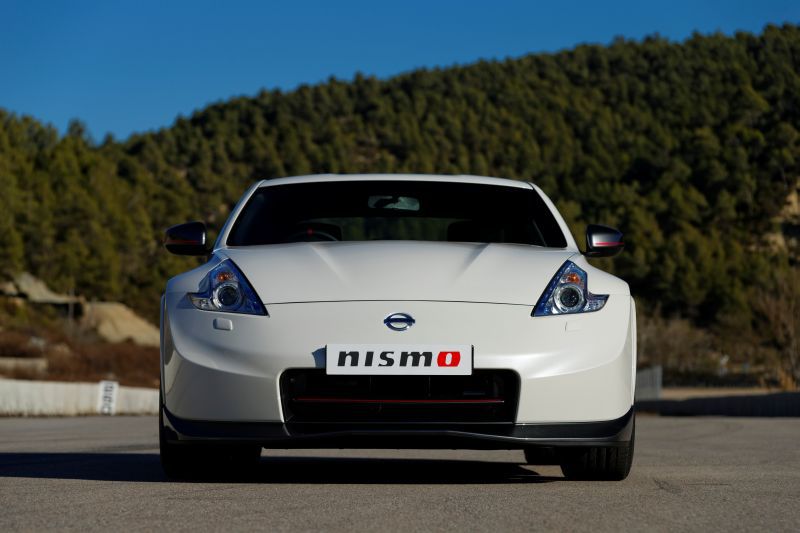 Full specifications and technical details 2013 Nissan 370Z Coupe (facelift 2012) Nismo 3.7 V6 (344 Hp)