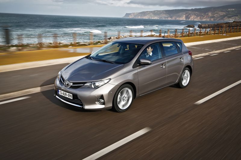 Full specifications and technical details 2012 Toyota Auris II 1.33 Dual VVT-i (99 Hp)