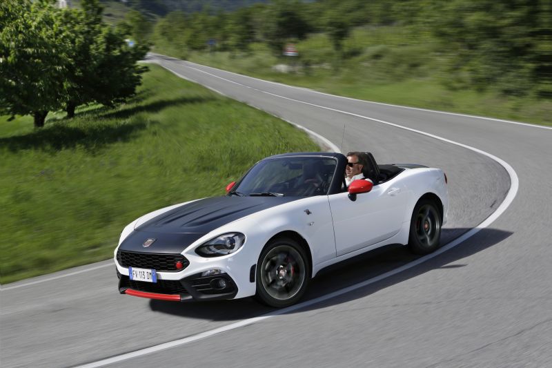 المواصفات والتفاصيل التقنية الكاملة 2016 Abarth 124 Spider 1.4 MultiAir (170 Hp)