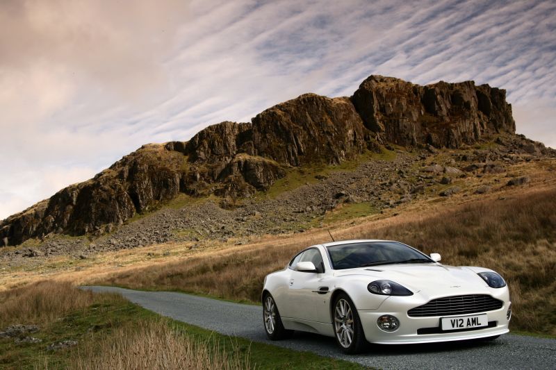 المواصفات والتفاصيل التقنية الكاملة 2005 Aston Martin V12 Vanquish S 6.0 V12 (527 Hp) Automatic