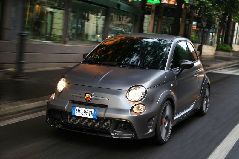 Full specifications and technical details 2017 Abarth 695 XSR Yamaha 1.4 T-Jet (165 Hp)