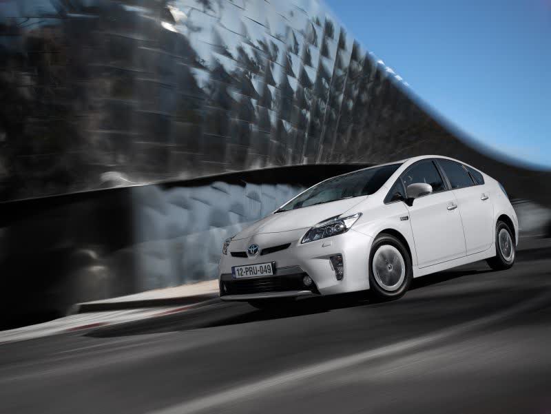 Full specifications and technical details 2012 Toyota Prius III (ZVW30) 1.8 (136 Hp) Plug-in Hybrid e-CVT