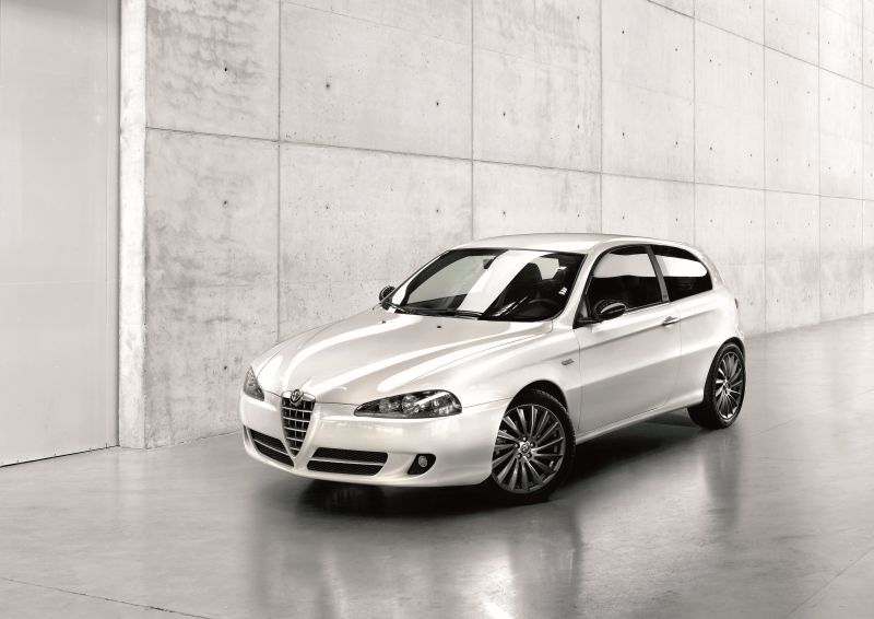 المواصفات والتفاصيل التقنية الكاملة 2004 Alfa Romeo 147 (facelift 2004) 3-doors 1.9 JTD (101 Hp)