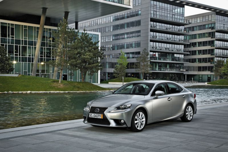 Full specifications and technical details 2013 Lexus IS III (XE30) 300h (223 Hp) Hybrid e-CVT