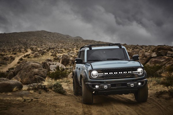 Full specifications and technical details 2023 Ford Bronco VI Four-door Outer Banks 2.7 EcoBoost V6 (335 Hp) 4x4 Automatic