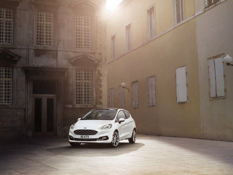 Spécifications complètes et détails techniques 2017 Ford Fiesta VIII (Mk8) 3 door 1.0 EcoBoost (125 Hp) Start-Stop