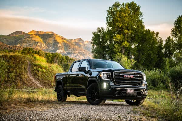 Vollständige Spezifikationen und technische Details 2018 GMC Sierra 1500 V (GMTT1XX) Crew Cab Short Box 6.2 V8 (420 Hp) 4WD Automatic