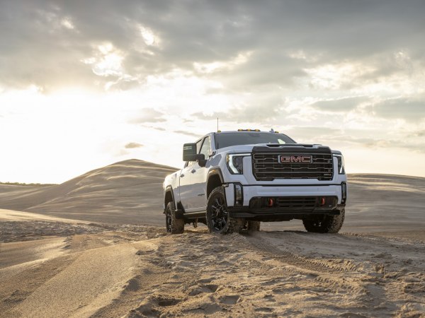 Vollständige Spezifikationen und technische Details 2023 GMC Sierra 2500HD V (GMTT1XX, facelift 2024) Crew Cab Standard Bed 6.6 V8 (401 Hp) 4WD Automatic