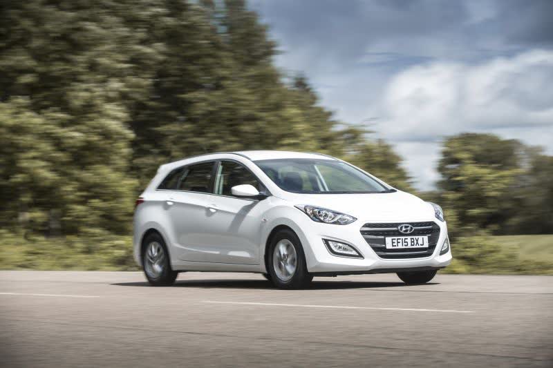 Vollständige Spezifikationen und technische Details 2015 Hyundai i30 II CW (facelift 2015) 1.6 GDI (135 Hp) DCT blue