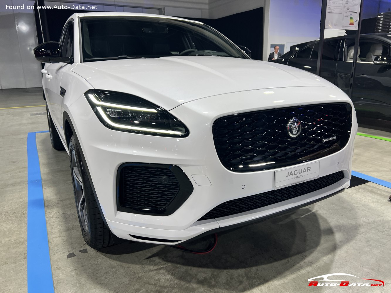 Spécifications complètes et détails techniques 2020 Jaguar E-Pace (facelift 2020) 2.0i (300 Hp) Mild Hybrid AWD Automatic