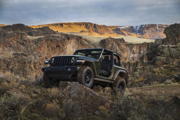 Vollständige Spezifikationen und technische Details 2023 Jeep Wrangler IV (JL, facelift 2023) Sahara 2.0 Turbo (272 Hp) 4x4 Automatic