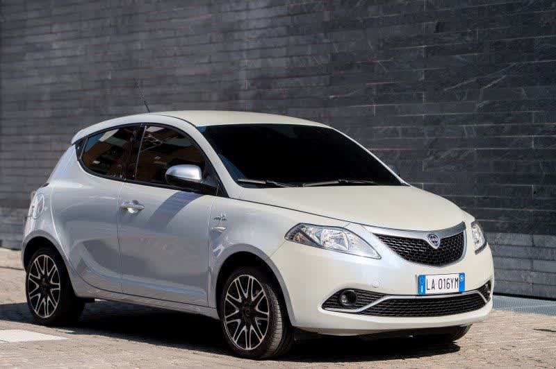 Vollständige Spezifikationen und technische Details 2015 Lancia Ypsilon (846, facelift 2015) 1.2 (69 Hp)