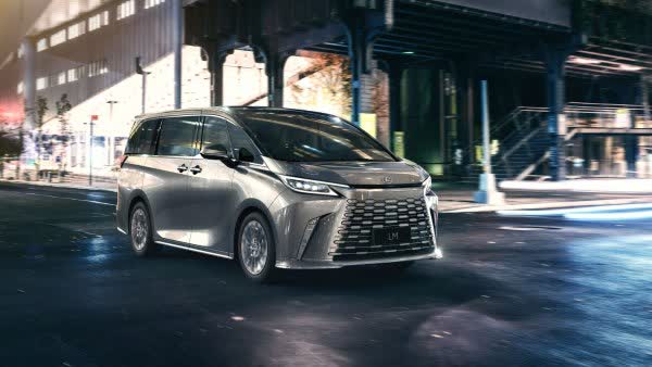 Vollständige Spezifikationen und technische Details 2023 Lexus LM II 500h (371 Hp) Hybrid DIRECT4 Direct Shift 4 Seat