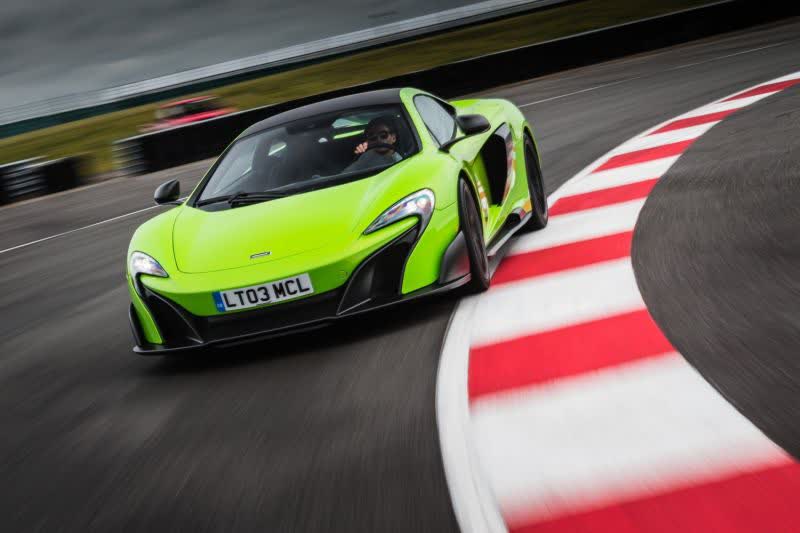 Spécifications complètes et détails techniques 2015 McLaren 675LT Coupe 3.8 V8 (675 Hp) SSG
