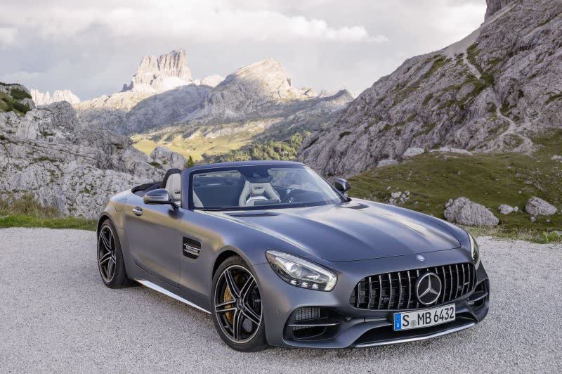 Spécifications complètes et détails techniques 2017 Mercedes-Benz AMG GT Roadster (R190) S 4.0 V8 (522 Hp) DCT