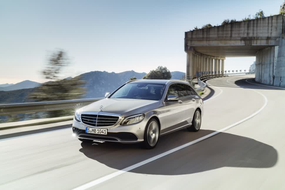 Spécifications complètes et détails techniques 2018 Mercedes-Benz C-class T-modell (S205, facelift 2018) C 200d (160 Hp)