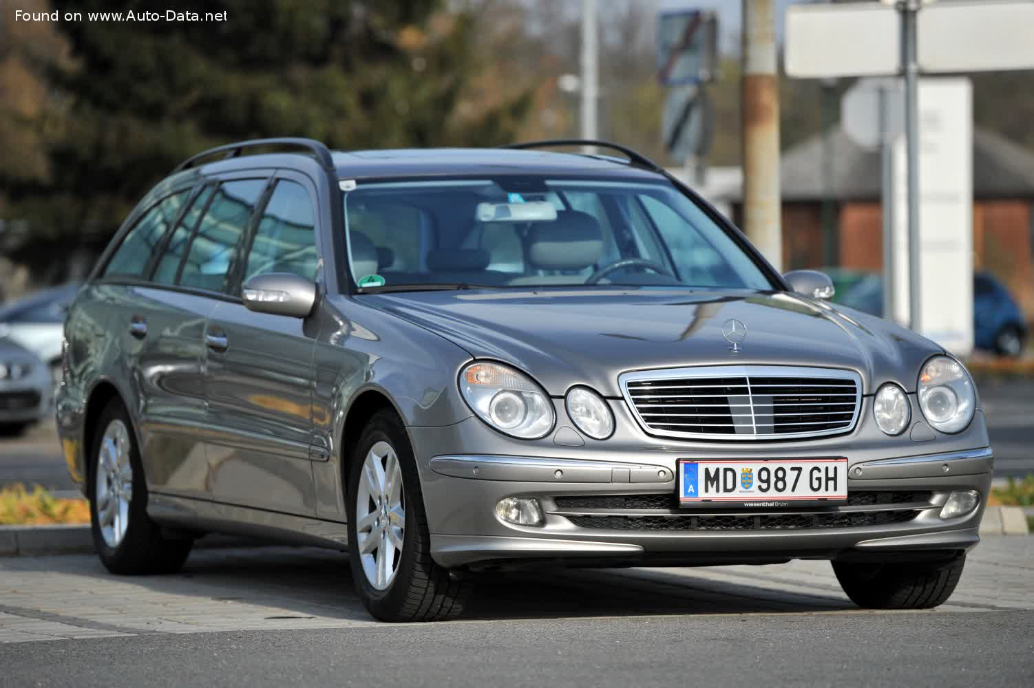 Spécifications complètes et détails techniques 2003 Mercedes-Benz E-class T-modell (S211) E 500 (306 Hp) 7G-TRONIC
