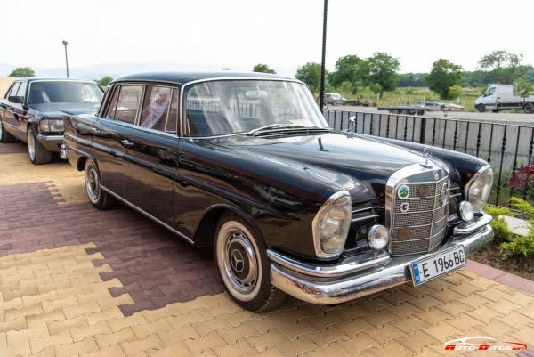 Vollständige Spezifikationen und technische Details 1959 Mercedes-Benz Fintail (W111) 220 SEb (120 Hp) Automatic