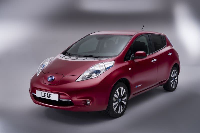 Vollständige Spezifikationen und technische Details 2015 Nissan Leaf I (ZE0) 30 kWh (109 Hp)