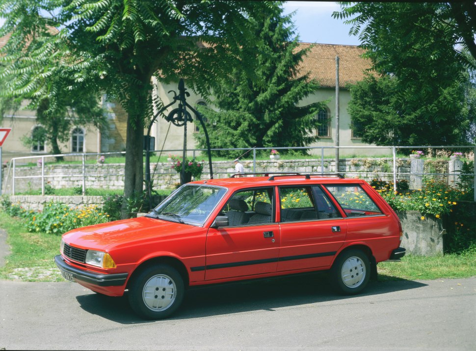 Full specifications and technical details 1985 Peugeot 305 II Break (581E) 1.5 (68 Hp)