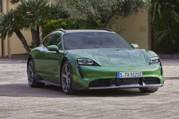 Full specifications and technical details 2021 Porsche Taycan Cross Turismo (Y1A) Turbo 93.4 kWh (680 Hp)