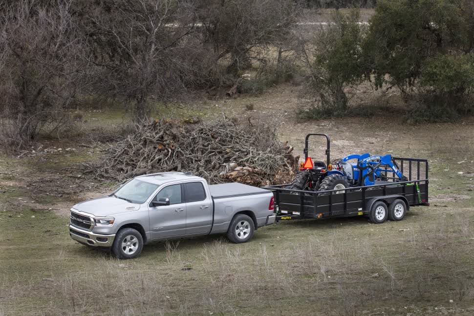 Spécifications complètes et détails techniques 2018 RAM 1500 Quad Cab Long (DT) 5.7 HEMI V8 (395 Hp) 4WD Automatic