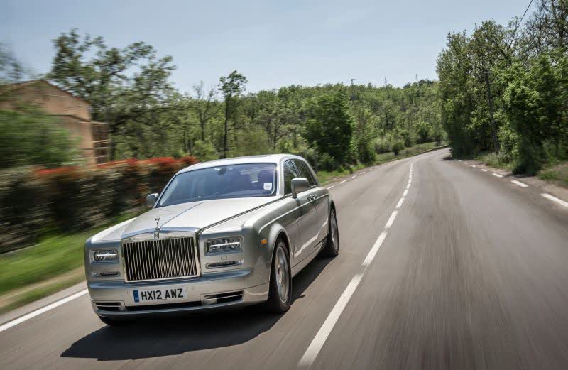 Full specifications and technical details 2012 Rolls-Royce Phantom VII (facelift 2012) 6.7 V12 (460 Hp) Automatic