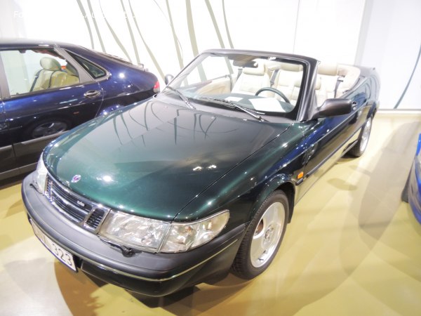 Full specifications and technical details 1993 Saab 900 II Cabriolet 2.0i (131 Hp)