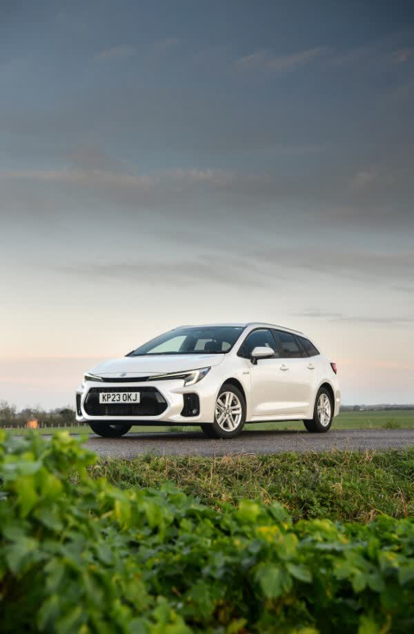 Spécifications complètes et détails techniques 2023 Suzuki Swace I (facelift 2023) 1.8 (140 Hp) Hybrid eCVT