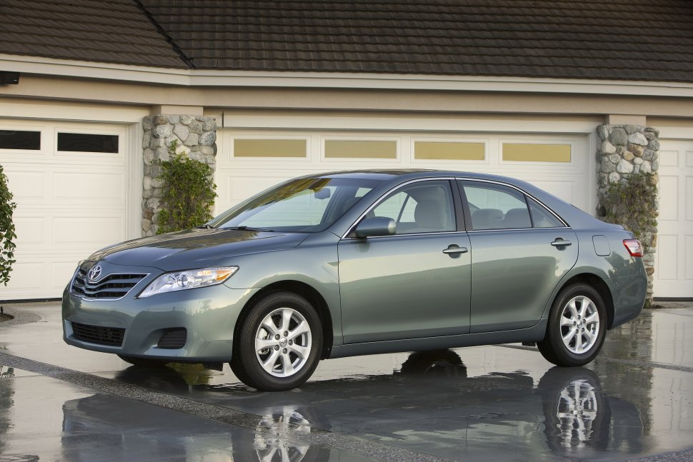 Full specifications and technical details 2009 Toyota Camry VI (XV40, facelift 2009) 2.4 (187 Hp) Hybrid e-CVT