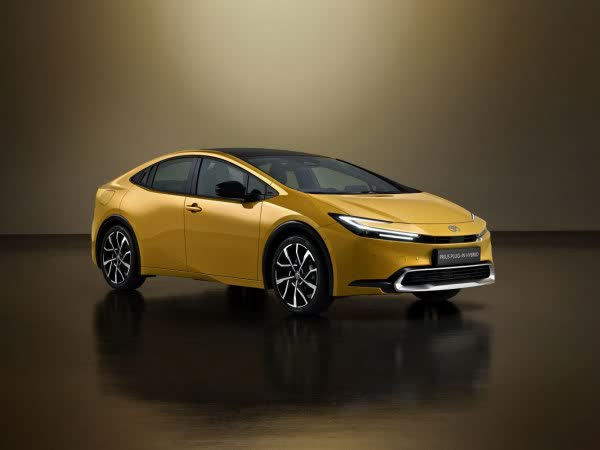 Full specifications and technical details 2023 Toyota Prius V (XW60) 2.0 (223 Hp) Plug-in Hybrid e-CVT