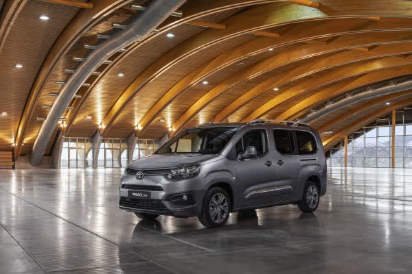 Spécifications complètes et détails techniques 2022 Toyota Proace City Verso LWB 50 kWh (136 Hp) Electric