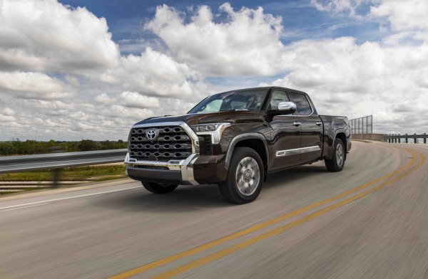 Full specifications and technical details 2021 Toyota Tundra III CrewMax Standard Bed 3.5 V6 i-FORCE (389 Hp) 4x2 ECT-i