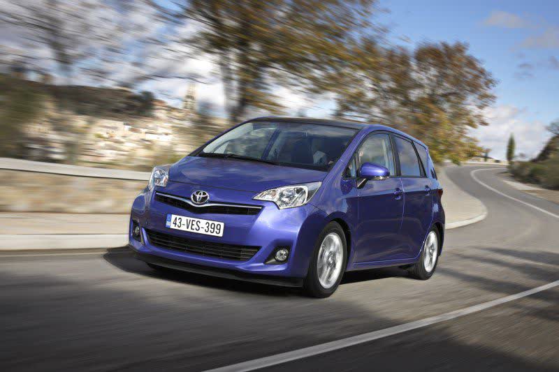 Vollständige Spezifikationen und technische Details 2015 Toyota Verso-S II (facelift 2015) 1.33 Dual VVT-i (99 Hp) Multidrive S