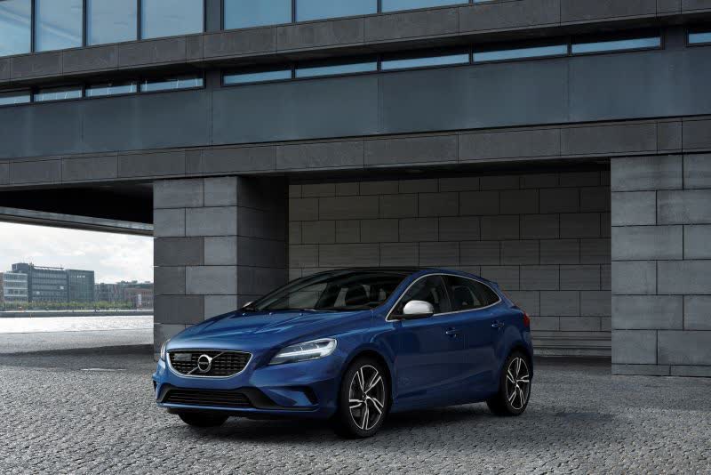 المواصفات والتفاصيل التقنية الكاملة 2018 Volvo V40 (facelift 2016) 2.0 D2 (120 Hp)