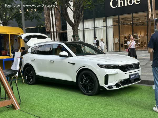 Vollständige Spezifikationen und technische Details 2024 Voyah Free (facelift 2023) 318 1.5L (272 Hp) Extended Range