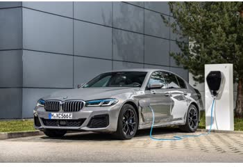 2020 BMW 5 Series Sedan (G30 LCI, facelift 2020) 545e (394 Hp) Plug-in Hybrid xDrive Steptronic thumb image